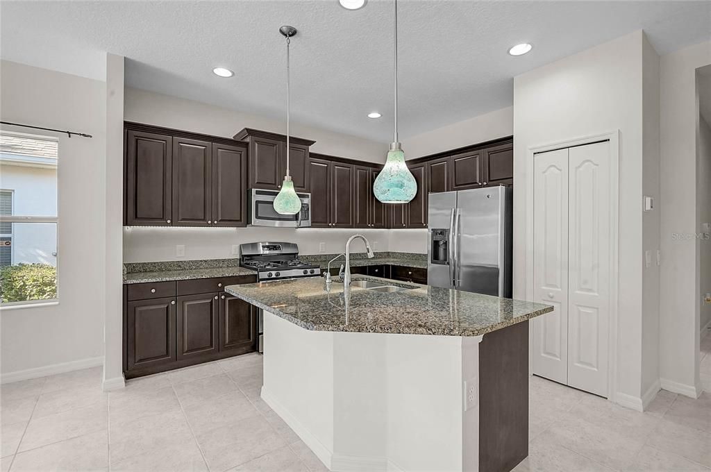 En Venta: $299,500 (2 camas, 2 baños, 1525 Pies cuadrados)