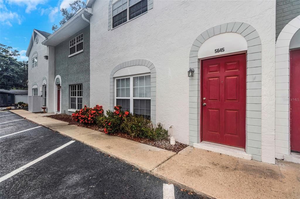 最近售出: $114,500 (2 贝兹, 1 浴室, 924 平方英尺)