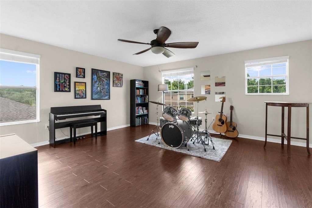 For Sale: $432,000 (4 beds, 3 baths, 2529 Square Feet)