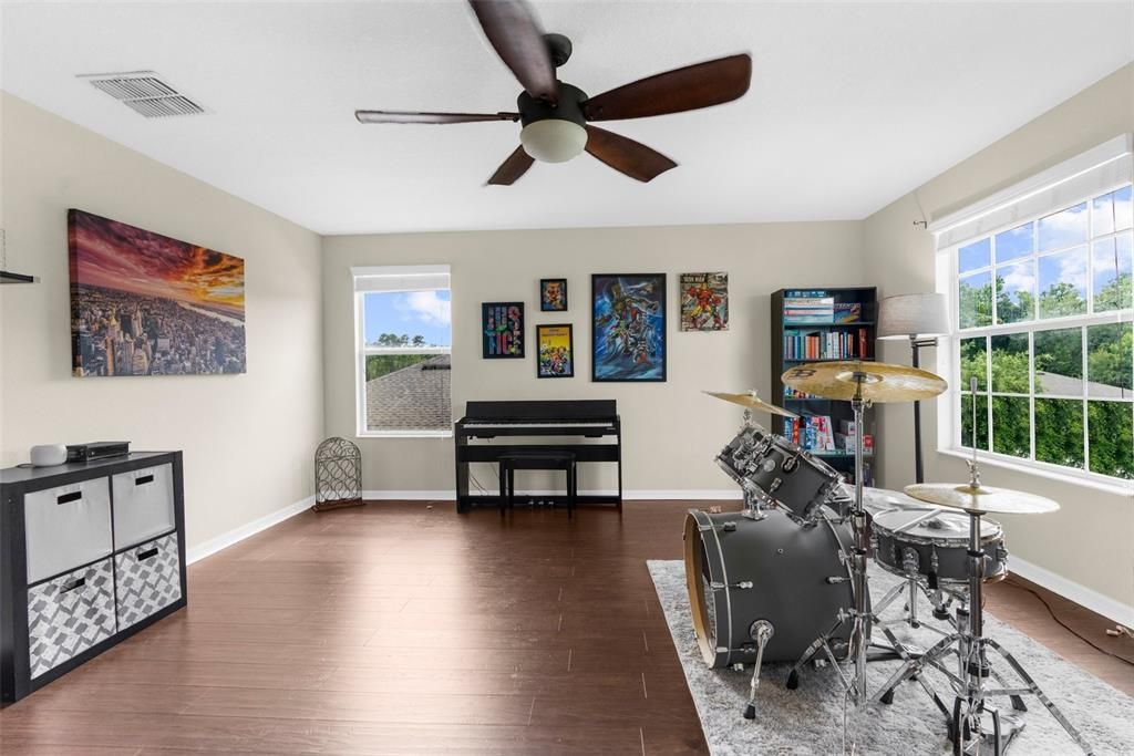 For Sale: $432,000 (4 beds, 3 baths, 2529 Square Feet)