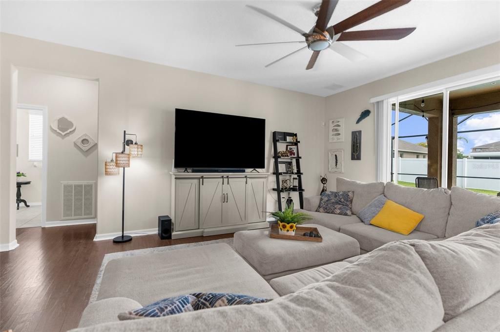 For Sale: $432,000 (4 beds, 3 baths, 2529 Square Feet)