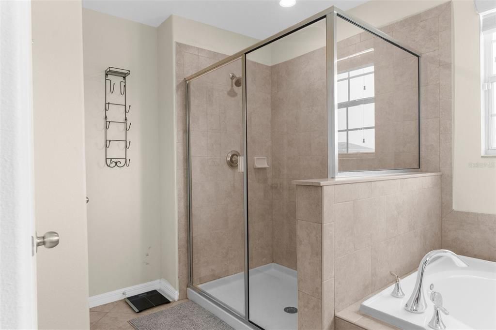 For Sale: $432,000 (4 beds, 3 baths, 2529 Square Feet)