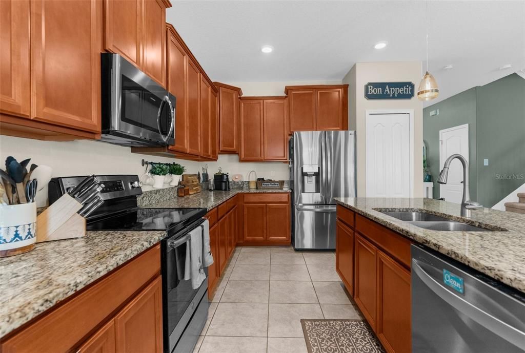 For Sale: $432,000 (4 beds, 3 baths, 2529 Square Feet)