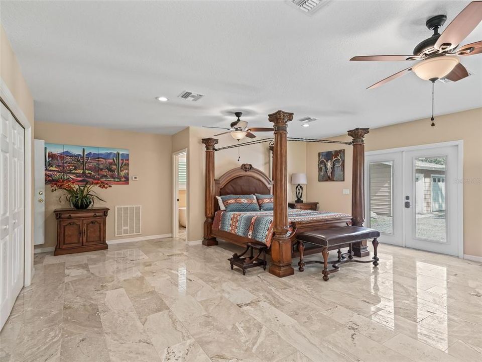 En Venta: $579,900 (3 camas, 3 baños, 2064 Pies cuadrados)