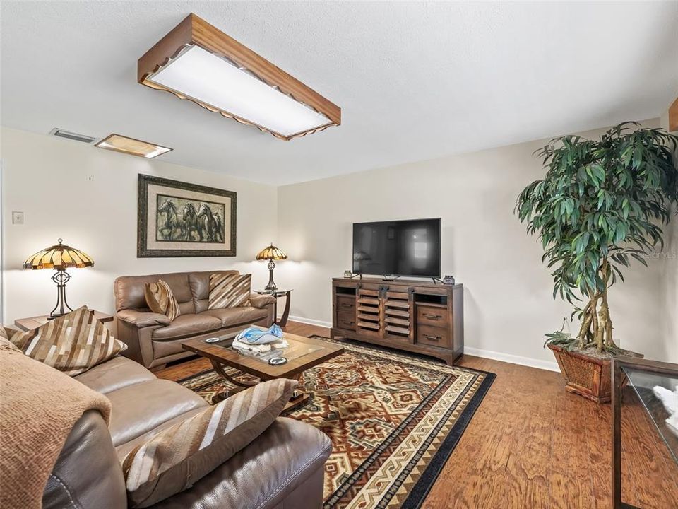 En Venta: $579,900 (3 camas, 3 baños, 2064 Pies cuadrados)