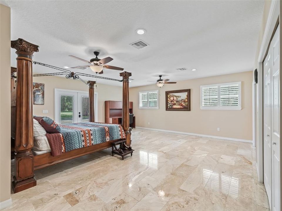 En Venta: $579,900 (3 camas, 3 baños, 2064 Pies cuadrados)