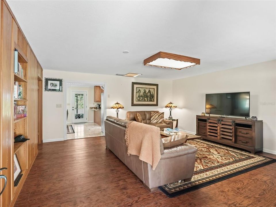 En Venta: $579,900 (3 camas, 3 baños, 2064 Pies cuadrados)