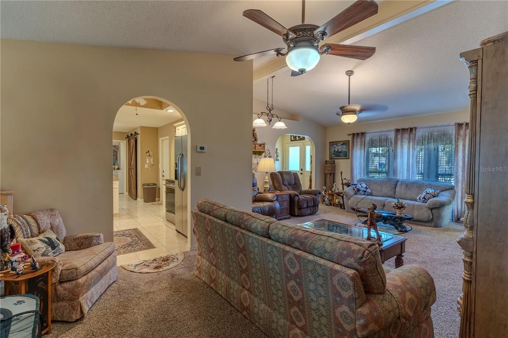 На продажу: $390,000 (2 спален, 2 ванн, 1694 Квадратных фут)