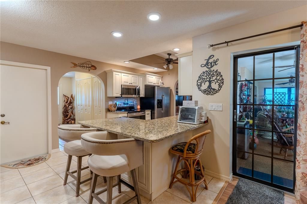 На продажу: $390,000 (2 спален, 2 ванн, 1694 Квадратных фут)