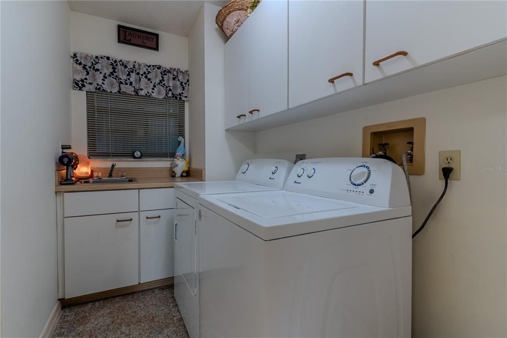 На продажу: $390,000 (2 спален, 2 ванн, 1694 Квадратных фут)