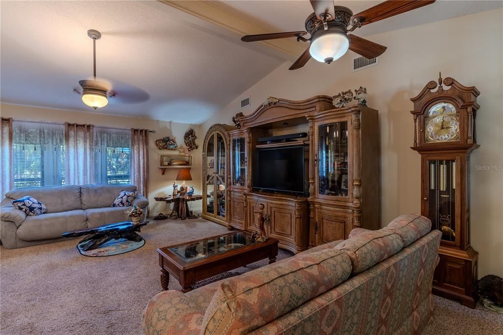 На продажу: $390,000 (2 спален, 2 ванн, 1694 Квадратных фут)