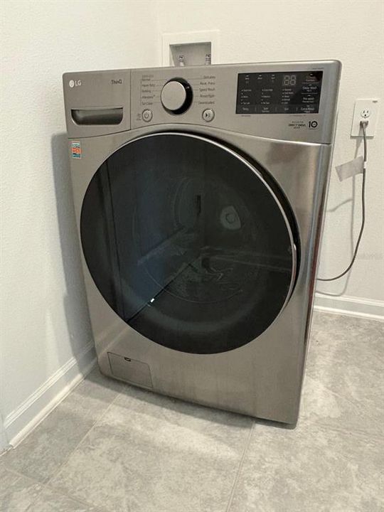 出租: $2,000 (4 贝兹, 2 浴室, 1955 平方英尺)