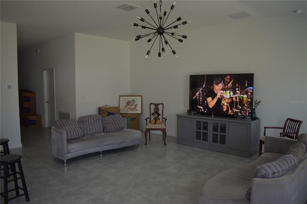 出租: $2,000 (4 贝兹, 2 浴室, 1955 平方英尺)