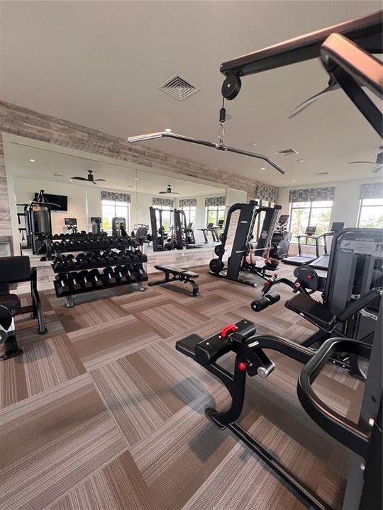 出租: $2,000 (4 贝兹, 2 浴室, 1955 平方英尺)