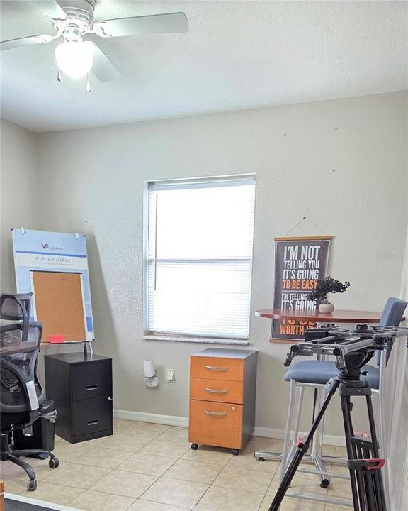 Под контрактом: $168,990 (3 спален, 1 ванн, 994 Квадратных фут)