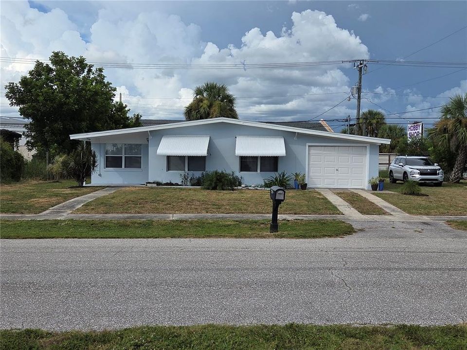 Под контрактом: $168,990 (3 спален, 1 ванн, 994 Квадратных фут)