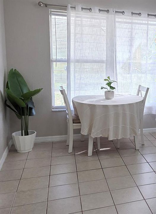 Под контрактом: $168,990 (3 спален, 1 ванн, 994 Квадратных фут)