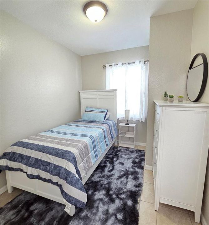 Под контрактом: $168,990 (3 спален, 1 ванн, 994 Квадратных фут)