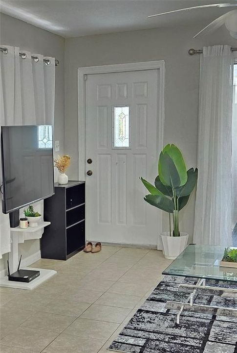 Под контрактом: $168,990 (3 спален, 1 ванн, 994 Квадратных фут)