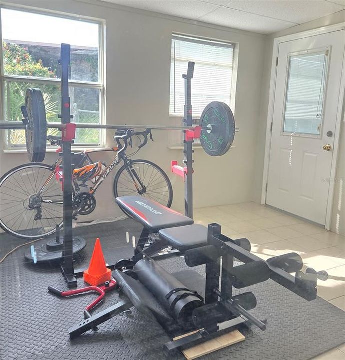 Под контрактом: $168,990 (3 спален, 1 ванн, 994 Квадратных фут)