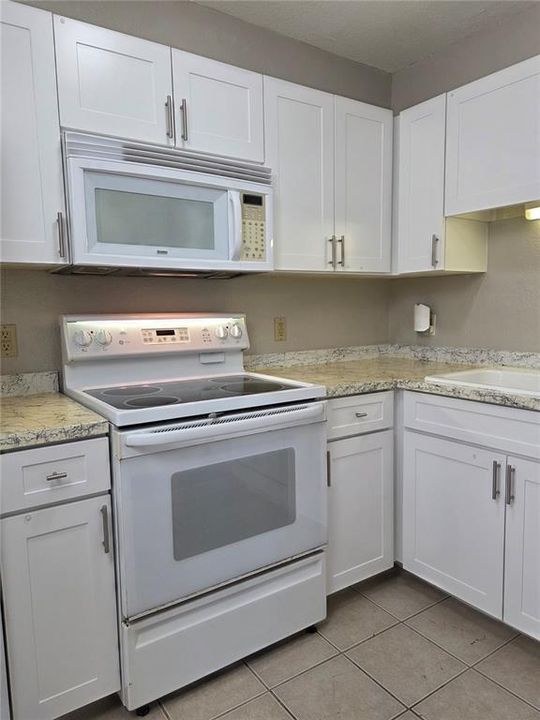 Под контрактом: $168,990 (3 спален, 1 ванн, 994 Квадратных фут)