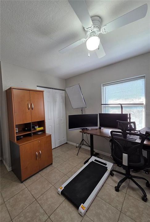 Под контрактом: $168,990 (3 спален, 1 ванн, 994 Квадратных фут)