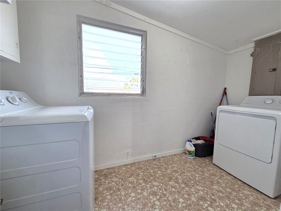 Под контрактом: $168,990 (3 спален, 1 ванн, 994 Квадратных фут)