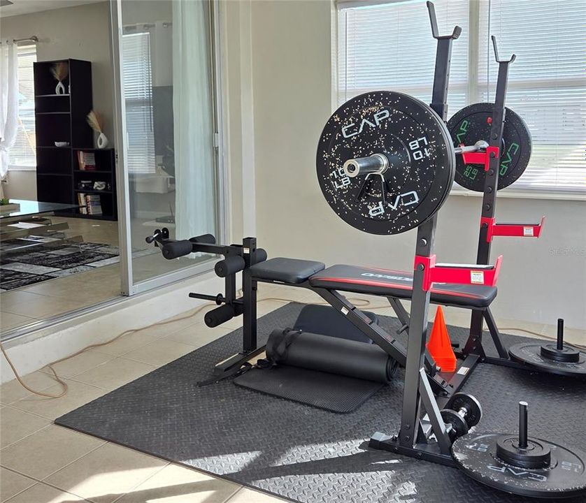 Под контрактом: $168,990 (3 спален, 1 ванн, 994 Квадратных фут)