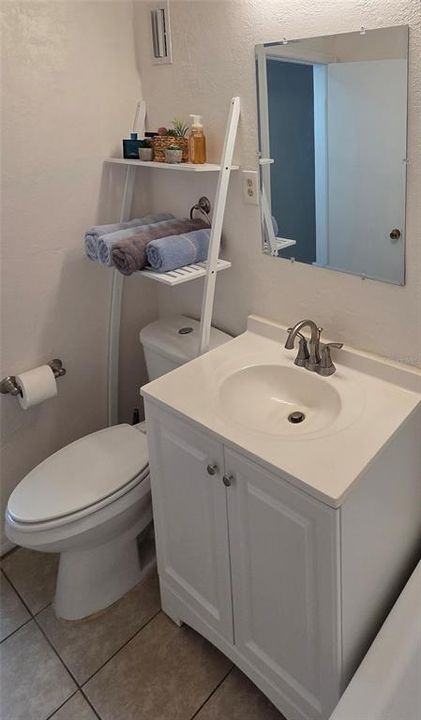 Под контрактом: $168,990 (3 спален, 1 ванн, 994 Квадратных фут)