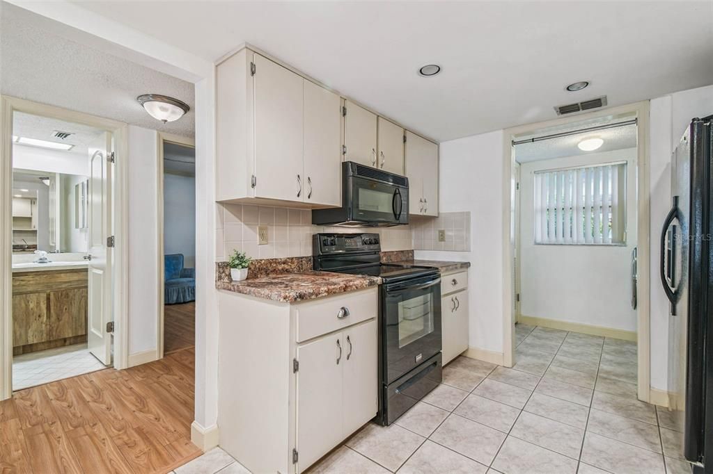 Active With Contract: $140,000 (2 beds, 2 baths, 1174 Square Feet)