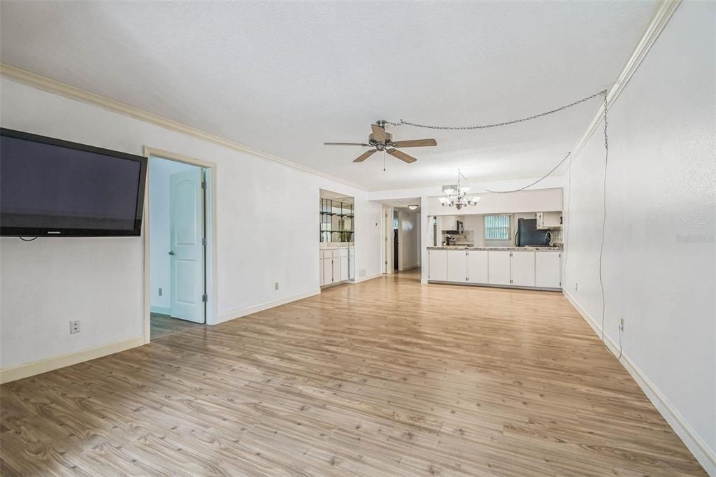 Active With Contract: $140,000 (2 beds, 2 baths, 1174 Square Feet)