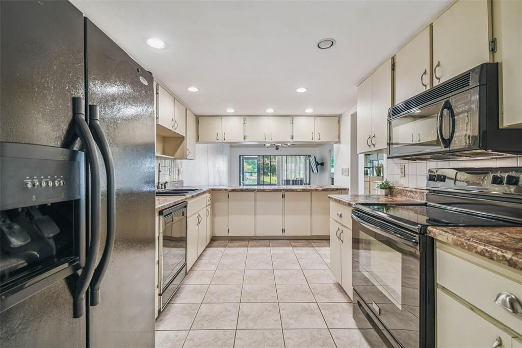 Active With Contract: $140,000 (2 beds, 2 baths, 1174 Square Feet)