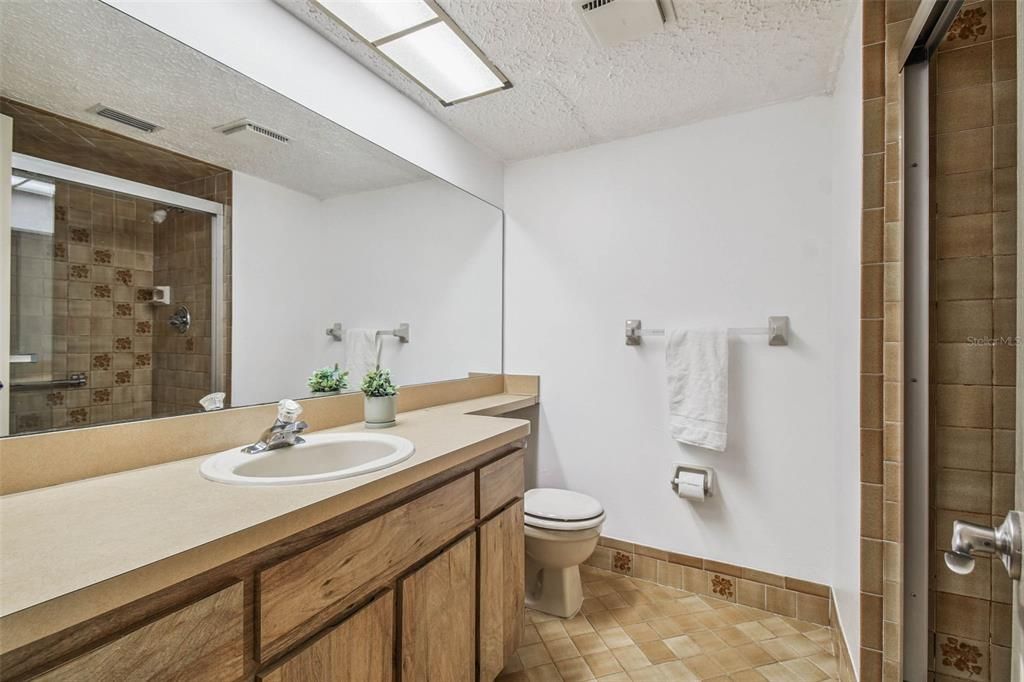 Active With Contract: $140,000 (2 beds, 2 baths, 1174 Square Feet)