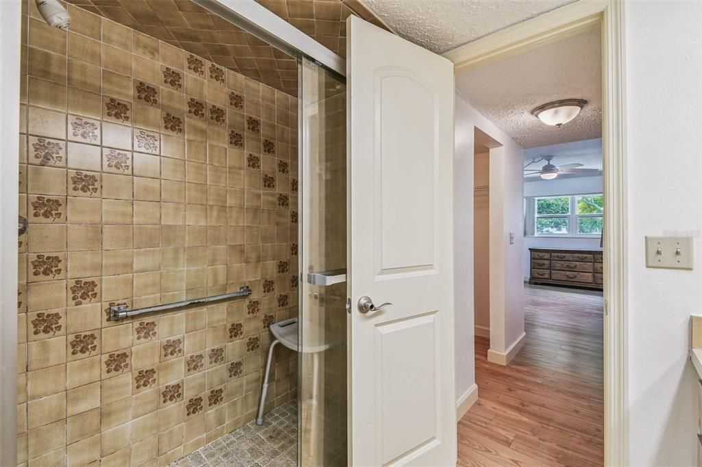 Active With Contract: $140,000 (2 beds, 2 baths, 1174 Square Feet)