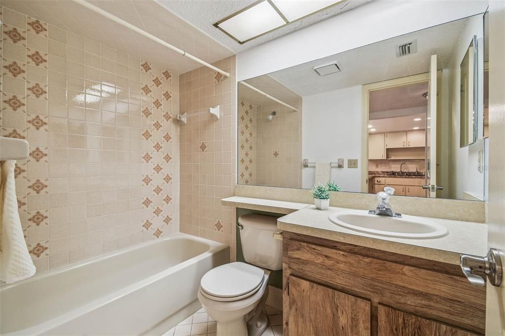 Active With Contract: $140,000 (2 beds, 2 baths, 1174 Square Feet)