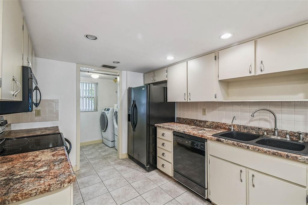 Active With Contract: $140,000 (2 beds, 2 baths, 1174 Square Feet)