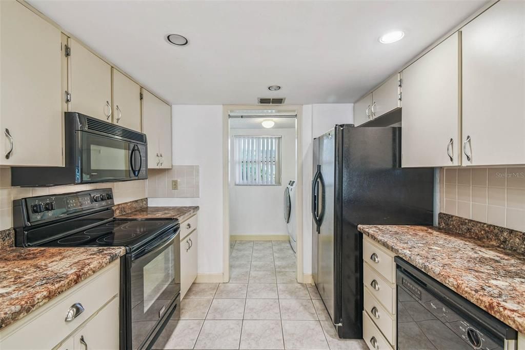 Active With Contract: $140,000 (2 beds, 2 baths, 1174 Square Feet)