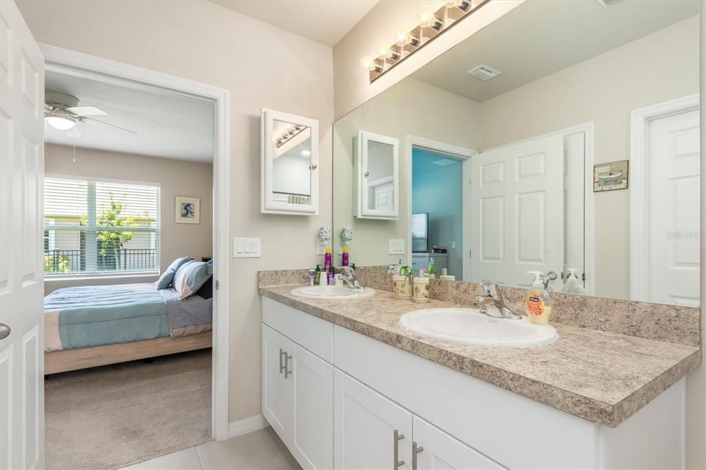 For Sale: $279,000 (2 beds, 2 baths, 1516 Square Feet)