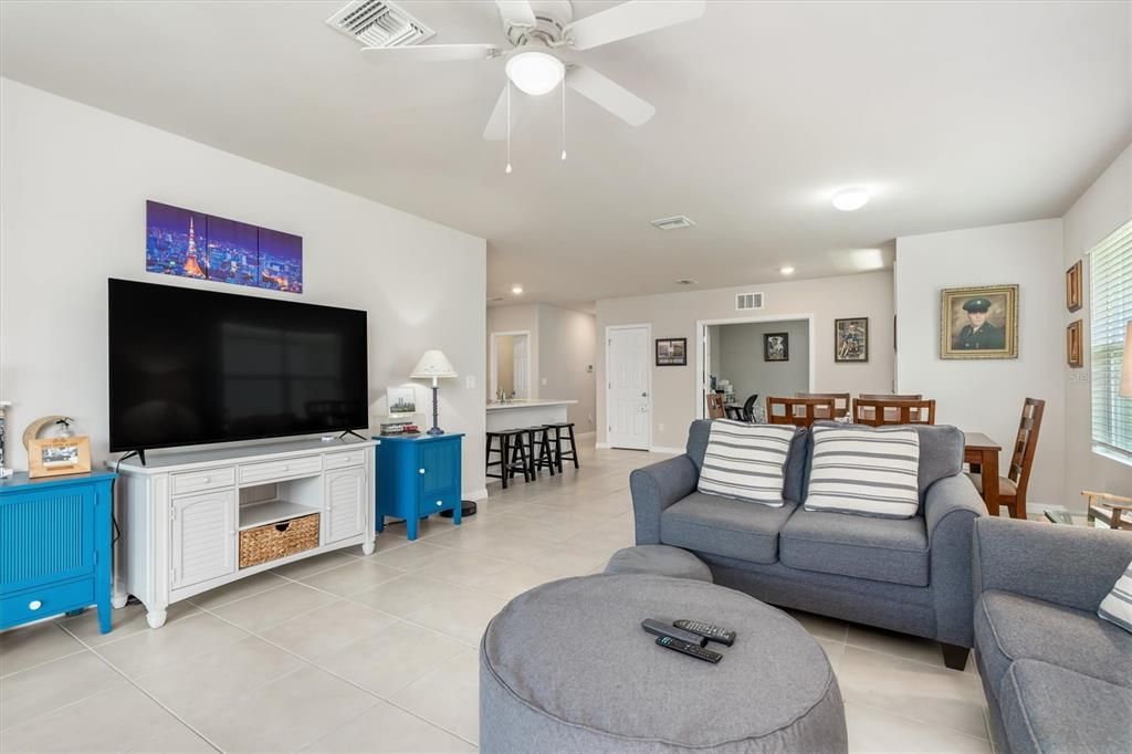 For Sale: $279,000 (2 beds, 2 baths, 1516 Square Feet)