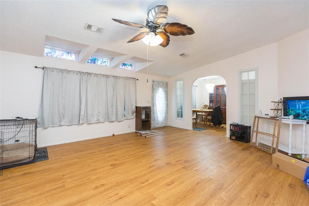 待售: $325,000 (3 贝兹, 2 浴室, 1512 平方英尺)