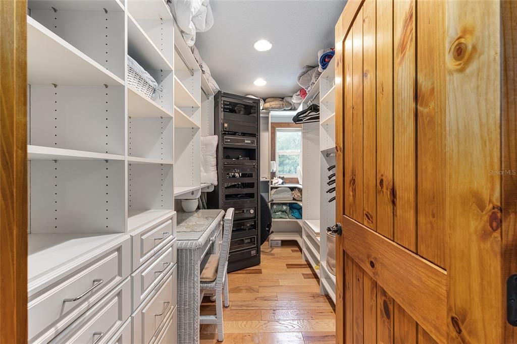 For Sale: $1,075,000 (3 beds, 4 baths, 4911 Square Feet)