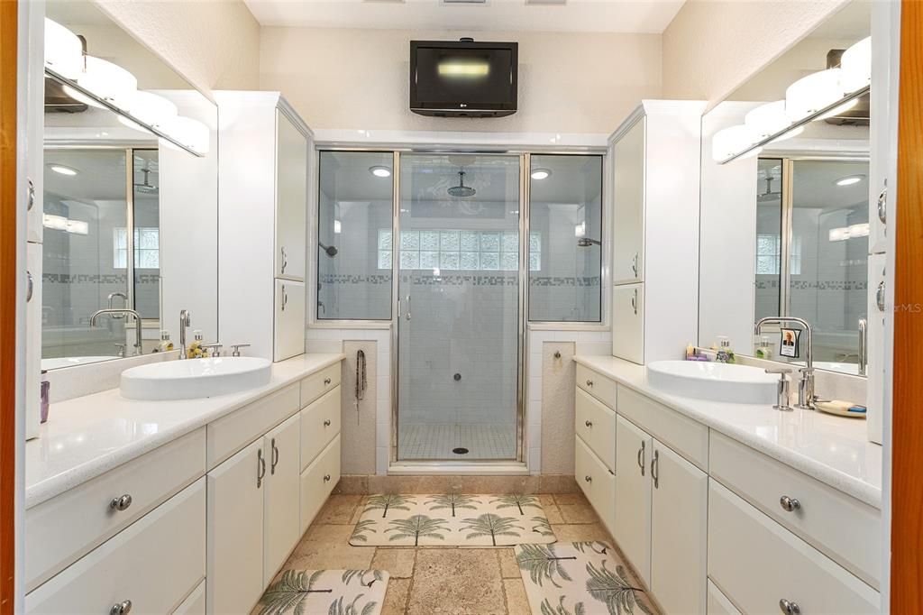 For Sale: $1,075,000 (3 beds, 4 baths, 4911 Square Feet)