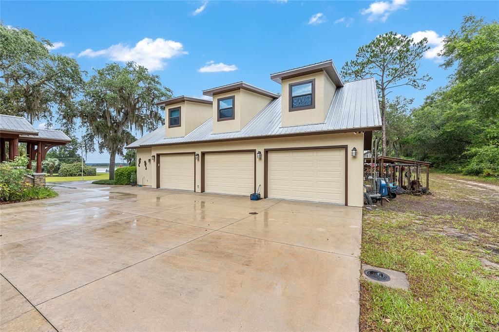 For Sale: $1,075,000 (3 beds, 4 baths, 4911 Square Feet)