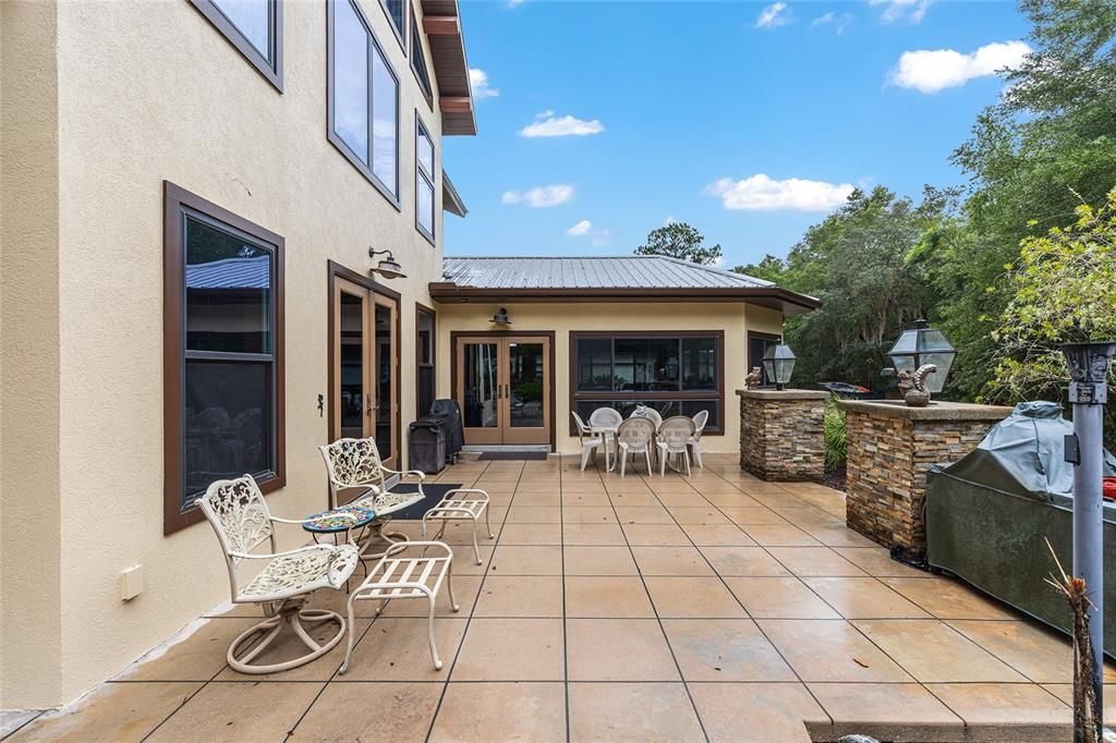 For Sale: $1,075,000 (3 beds, 4 baths, 4911 Square Feet)
