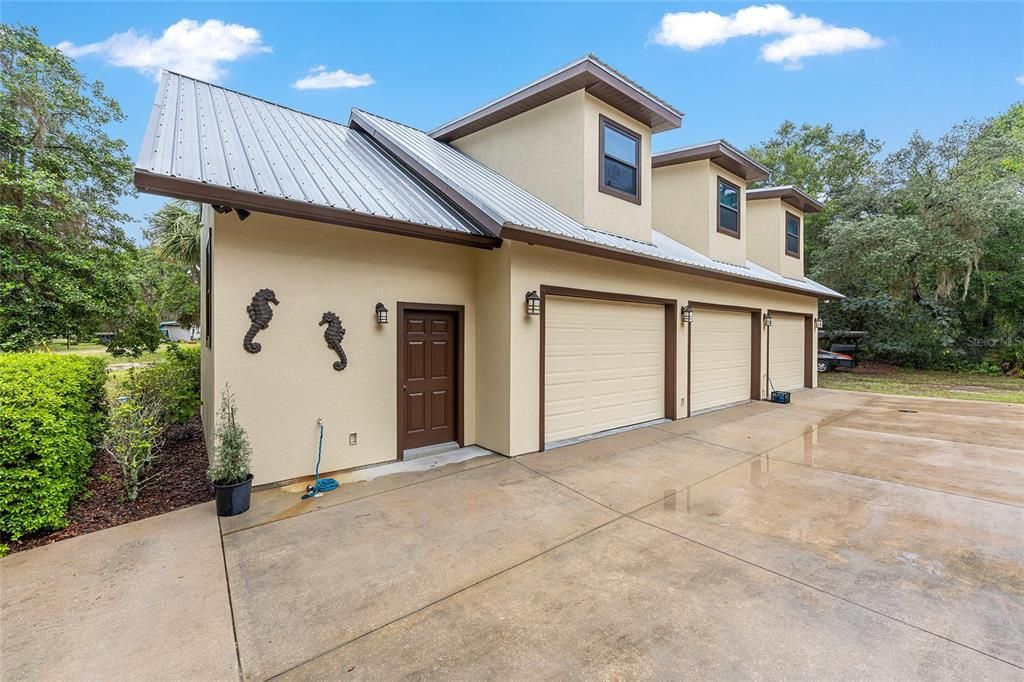 For Sale: $1,075,000 (3 beds, 4 baths, 4911 Square Feet)