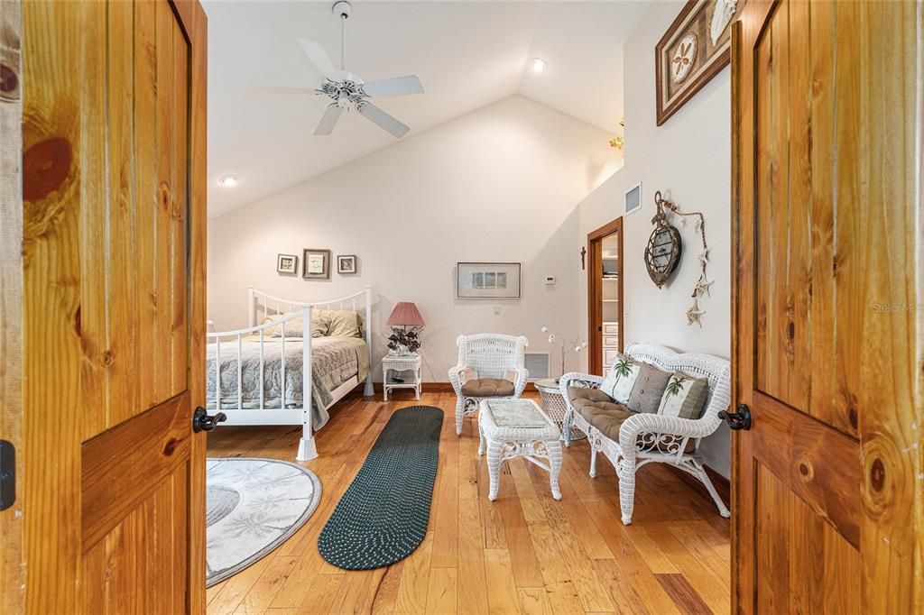 For Sale: $1,075,000 (3 beds, 4 baths, 4911 Square Feet)