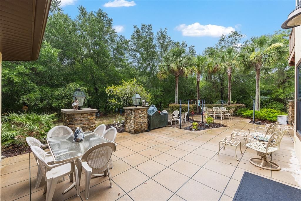 For Sale: $1,075,000 (3 beds, 4 baths, 4911 Square Feet)