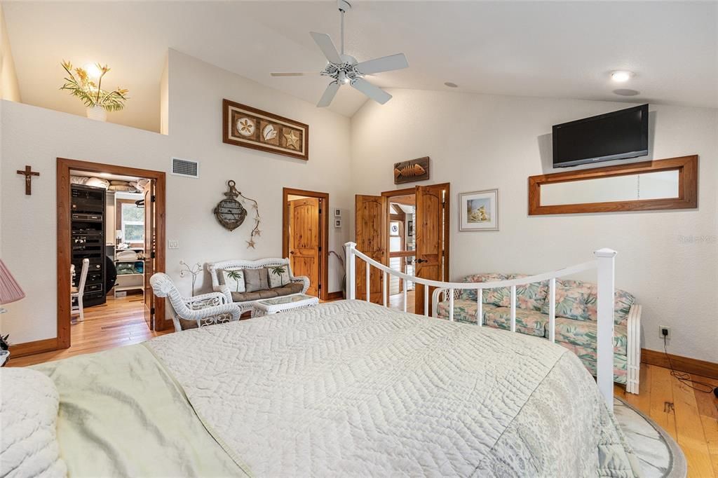 For Sale: $1,075,000 (3 beds, 4 baths, 4911 Square Feet)