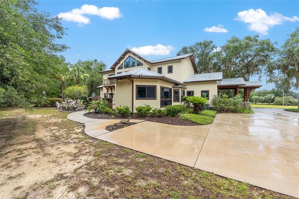 For Sale: $1,075,000 (3 beds, 4 baths, 4911 Square Feet)