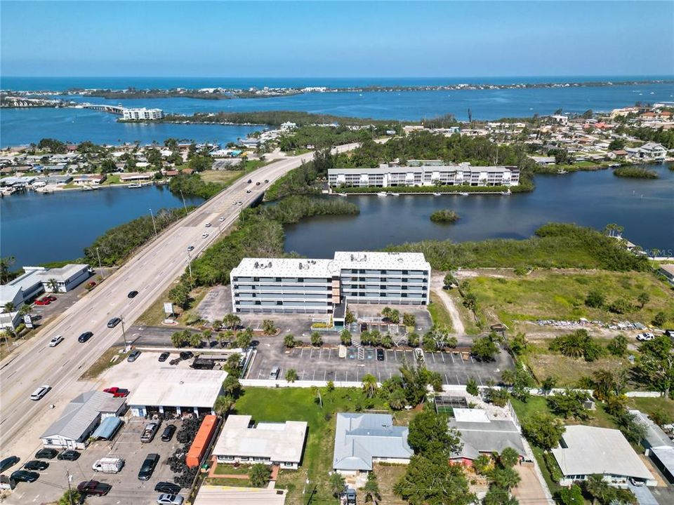 Active With Contract: $98,000 (0 beds, 0 baths, 921 Square Feet)